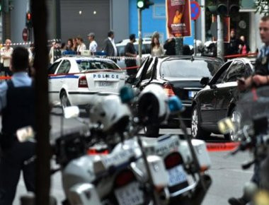 Επίθεση στον Λ. Παπαδήμο: Με διεύθυνση από το Κολωνάκι και εικονικό αποστολέα ο φάκελος - βόμβα